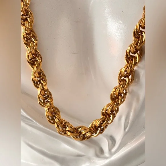 Vintage Monet necklace Twisted rope chain necklace gold tone - Picture 2 of 6